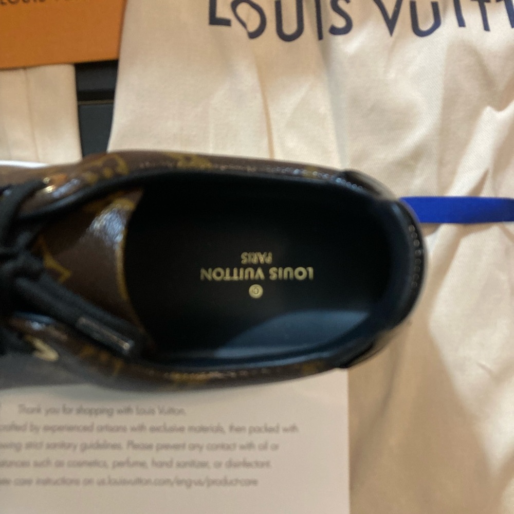 Louis Vuitton - Picture 5 of 10